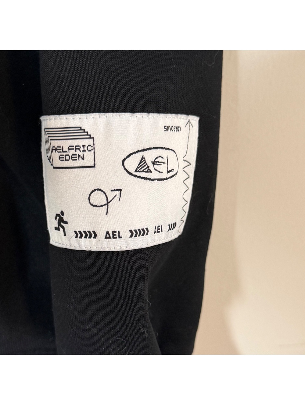 Aelfric Eden Black Blue Graffiti Character Graphic Hoodie Oversized Streetwear - Picture 3 of 6